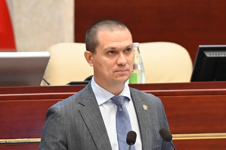 Рустем Загидуллин: «Еще раз хочу подчеркнуть внимание депутатов, что законопроект максимально сохраняет действующую систему местного самоуправления в Республике Татарстан»
