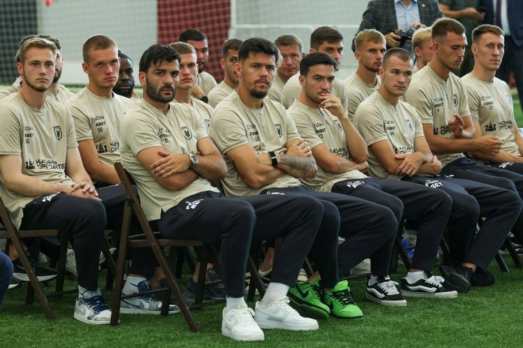 Встреча прошла в новом манеже