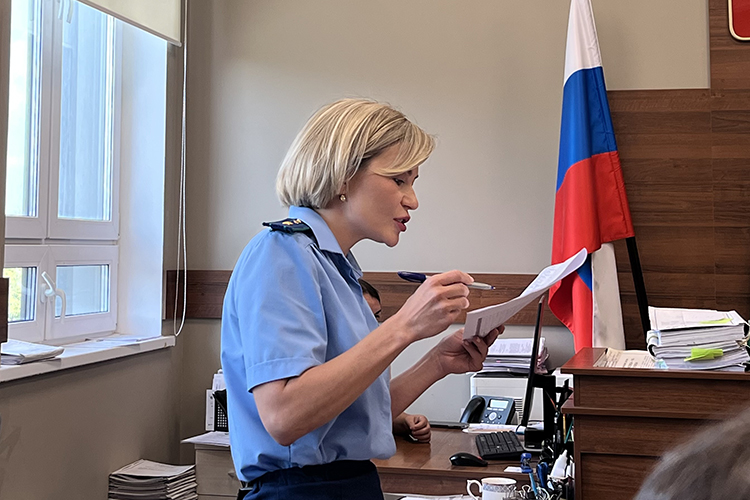 Лилия Фаттахова предоставила участникам процесса таблицу с расчетом по банковским операциям ответчиков. Однако противоборствующую сторону такой формат не устроил