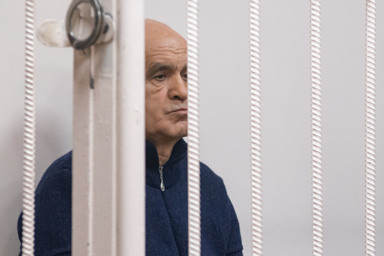 за 14 лет (из которых 12 лет Энгель Навапович был на госслужбе — главой района и вице-премьером, плюс еще за два года до этого) «ответчик» отчитался об официальных доходах в 37,7 млн рублей