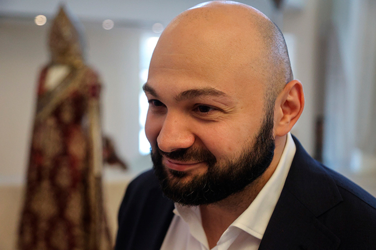 Депутат Госдумы от Татарстана Руслан Гаджиев получил за прошлый год 442,6 млн рублей, столь существенную сумму ему удалось собрать не столько от зарплаты депутата (в среднем она составляет 500–600 тыс. в месяц), сколько от процентов по вкладам в банках