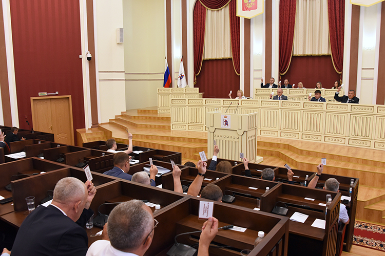 Госсобрание Республики Марий Эл накануне приняло новый закон, направленный на защиту прав граждан, пострадавших от действий недобросовестных подрядчиков при строительстве индивидуальных жилых домов (ИЖС).