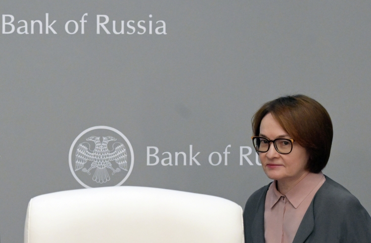 Глава ЦБ Эльвира Набиуллина в личном разговоре пообещала, что ставка будет снижаться достаточно уверенно