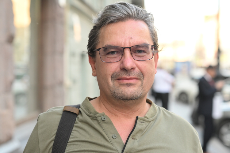 Михаил Онуфриенко: «Политические перестановки в Киеве в любом случае идут нам на пользу, так как любая смена в высшем руководстве врага приводит к тому, что временно теряется или ухудшается руководство боевыми действиями и управление войсками»