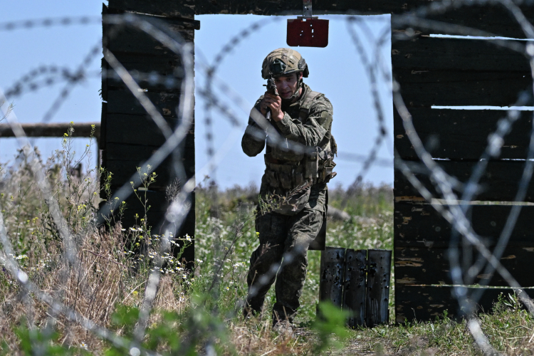 «Образовался карман, в котором сидят украинские военные, и в нем уже несколько месяцев продолжается затяжное сражение, в ходе которого наши силы их выявляют, уничтожают и добивают»