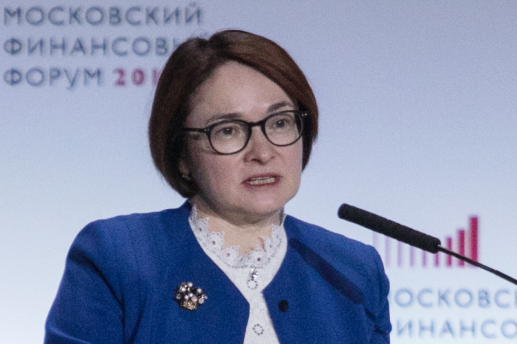 Сменщиком Эльвиры Набиуллиной, отставка которой все чаще кажется неизбежной по истечении контракта в 2027 году, вероятнее всего, будет «кто-то из системы ЦБ, но не успевший себя зарекомендовать в качестве сторонника того или иного курса»
