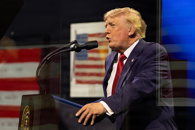 «Трамп кардинально изменил собственный курс и растоптал все то, чего уже успел достичь»