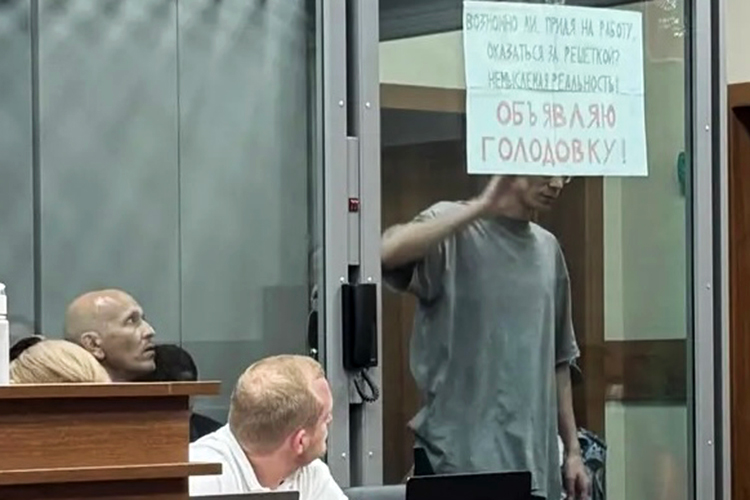 «Говорили, что у них слишком много заказов, не успевают поставить кровлю…»