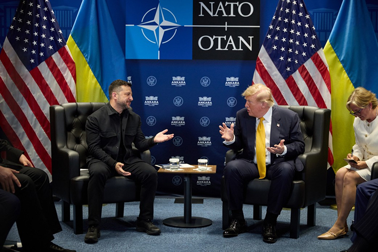 «Я считаю, что Трамп все-таки отрицательно относится к Зеленскому. Американский президент с большими оговорками на заседании G7 и на саммите НАТО слушал об успехах, якобы достигнутых Зеленским»