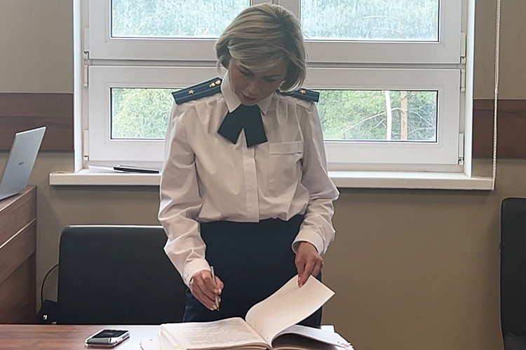Суд принял отказ прокуратуры от части исковых требований — речь идет о зерновом складе, коровнике, водонапорной башне и здании АЗС на территории «Агрофирмы «Чишма» в Актанышском районе