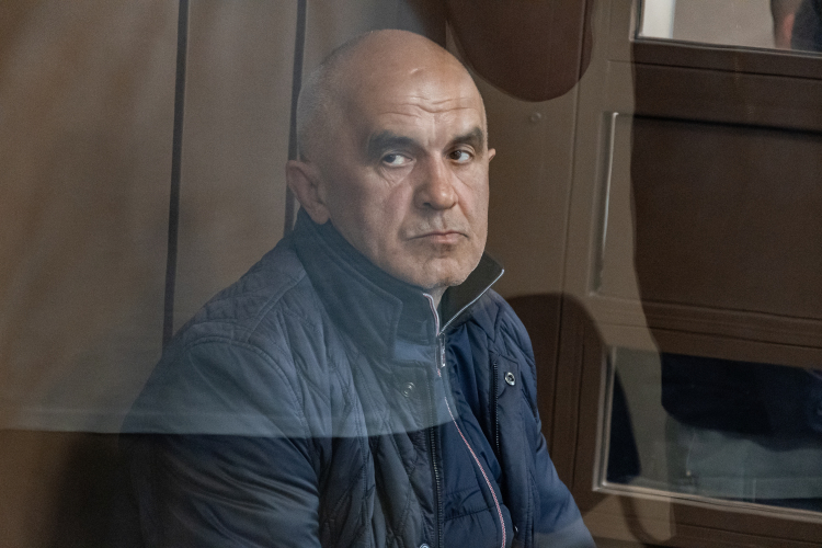Теперь Энгелю Наваповичу остается отбиваться в апелляции и ждать решения по своему уголовному делу