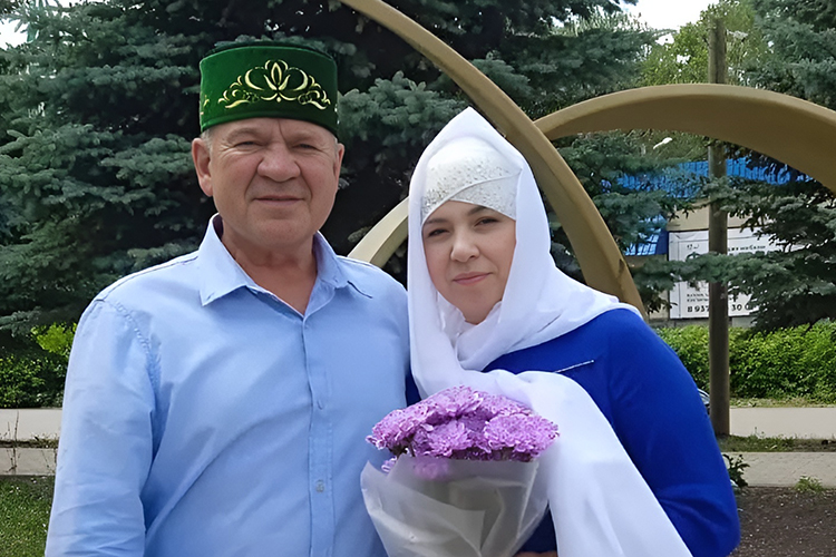 Официальная регистрация брака состоялась 27 июня 2023 года в Башкортостане. К тому моменту Загретдинов уже прошел две военные кампании и получил ранение в шею