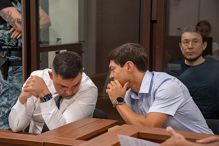 «Грубое нарушение УПК! Муллину не дали выступить ни в прениях, ни в последнем слове!» — высказался защитник Айрат Валеев