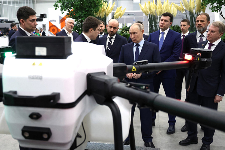 В январе 2025 года производство лично посещал Владимир Путин