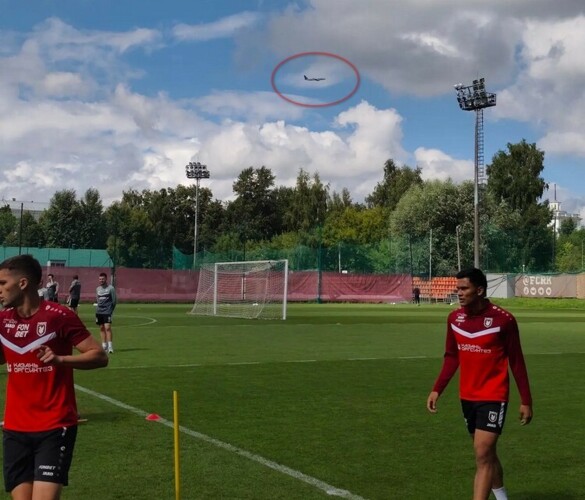 Самолет во время тренировки