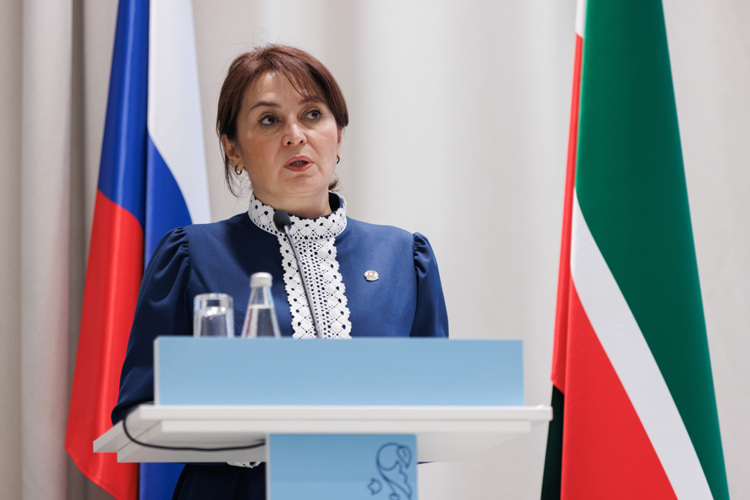 Главным куратором школы вынуждена была стать Лейла Фазлеева