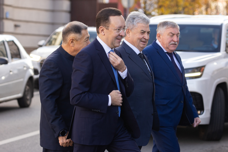 Ильдар Халиков в конце 2023 года стал соучредителем ООО «Регион» (50%), занятого отловом и отстрелом диких животных в Тукаевском районе