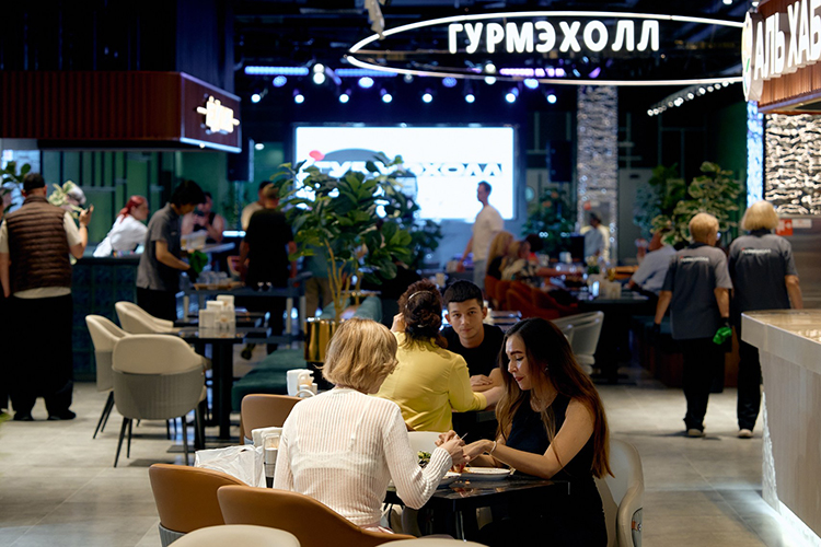 Здесь всегда есть чем кормить, удивлять: в «Омегу» пришел «Гурмэхолл»