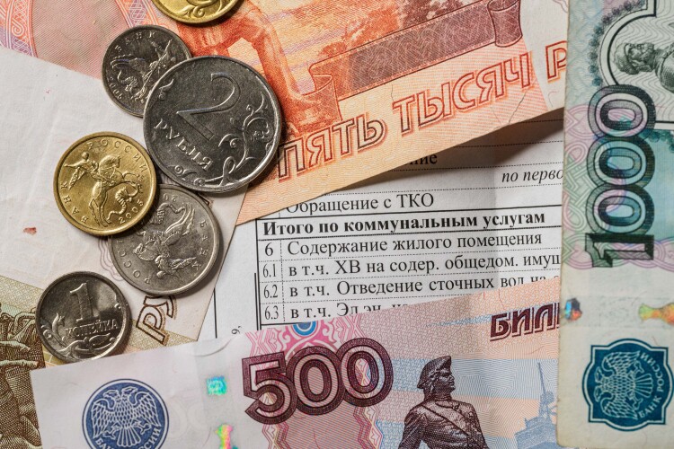 Плата за жилищные услуги в одной из квартир в Московском районе, которую берем для примера, за июнь составила 3 205 рублей, а за июль — уже 3 685