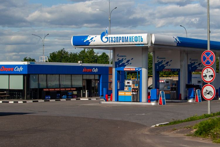 Сегодня «Газпромнефть» отменила лимиты на отпуск бензина в 13 регионах, включая Татарстан