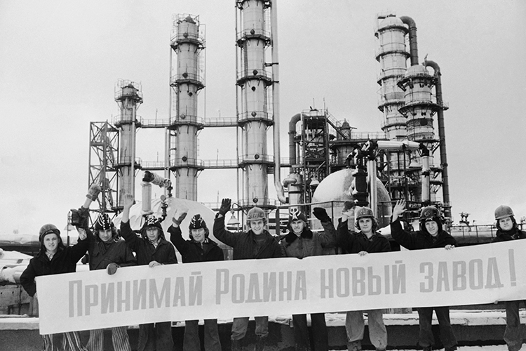 Нижнекамск был основан в начале 1960-х годов как рабочий поселок при строительстве Нижнекамского нефтехимического комбината. Статус города Нижнекамск получил в 1966-м. Сейчас это уже не просто город-завод, и заслуга в этом во многом и тех, кто попал в наш рейтинг влиятельности в нефтехимической столице Татарстана