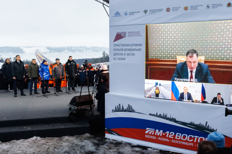 Дорогу ввели в беспрецедентные сроки. Три года для трассы в почти что тысячу километров — пример, которого не найти не только в России, но и в других странах