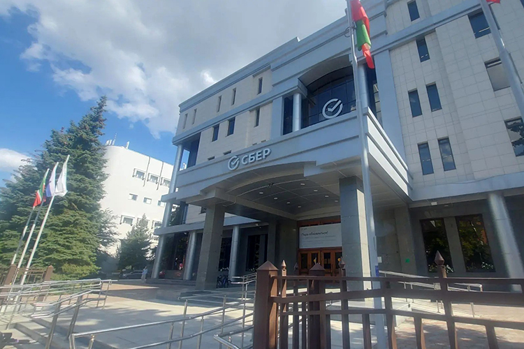 В центральном офисе Сбера на Бутлерова, 44 проходит очередная реконструкция. Один из заместителей управляющего татарстанским отделением Сбера погорел на взятке