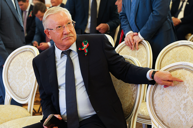 По пожертвованиям с гигантским отрывом лидирует депутат Госдумы от Татарстана Олег Морозов (Нижнекамский округ) — на его счету 14,4 млн рублей