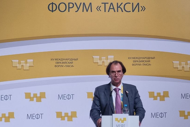 Сергей Лисовский предложил легализовать частников на личных автомобилях