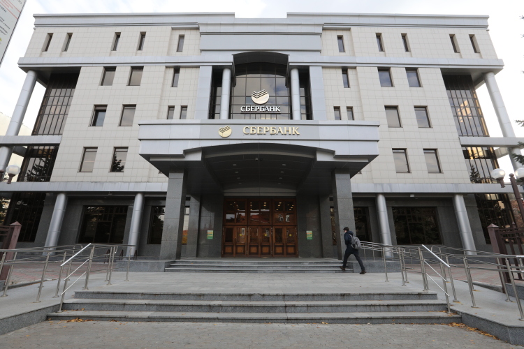 Слепов двигался по карьерной лестнице исключительно в системе Сбербанка: в 2014 году он дорос до управляющего нижнекамского отделения «Банк Татарстан» №8610 Сбербанка, через 10 лет достиг должности заместителя управляющего отделением «Банк Татарстан» Сбербанка