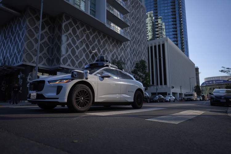 Waymo открыла доступ к роботакси в Далласе для всех жителей и гостей города без листа ожидания — ранее сервис был доступен только по записи