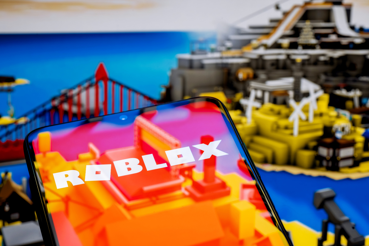 Roblox потерял $70 млрд капитализации за год, а акции упали на 71,6% из-за отсутствия вирусных игр и снижения вовлеченности пользователей