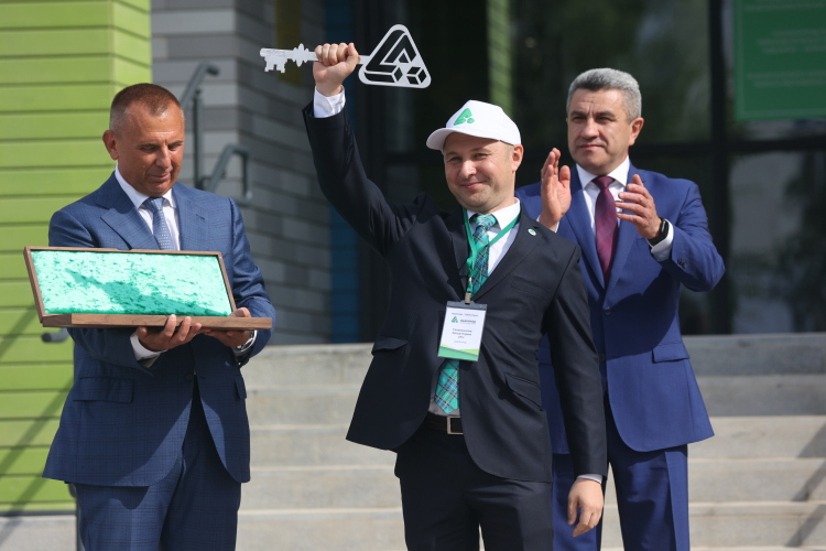 Теряет позиции Леонид Анисимов