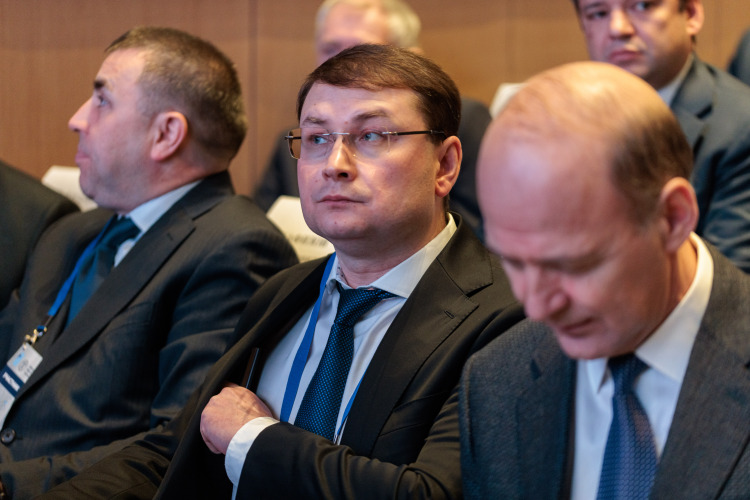 «Ему никто объекты с первого раза не сдает», — описывают влиятельность главы Госстройнадзора РТ Вали Назмеева (на фото в центре)