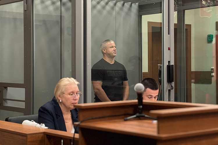 В самом Сбере позицию высказывают кратко: «Задержание Александра Слепова стало результатом совместной работы ФСБ России и службы собственной безопасности банка. В интересах следствия дополнительные подробности не разглашаются»