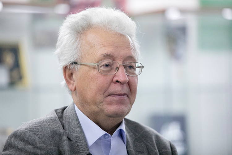 Валентин Катасонов