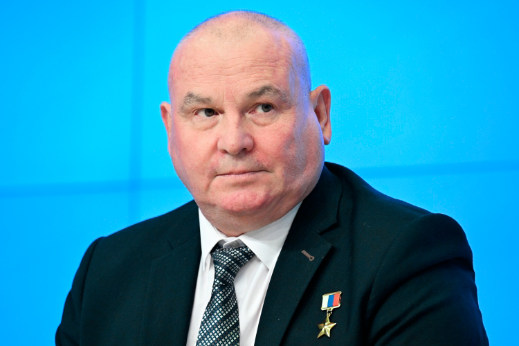 Рустем Клупов: «Иногда на фронте случается так, что две группы — российская и украинская — могут находиться в соседних зданиях и, даже догадываясь о таком соседстве, не открывать огонь, не начинать перестрелку между собой, потому что, как только ты обнаружишь свое присутствие, ты тут же будешь уничтожен беспилотной авиацией»