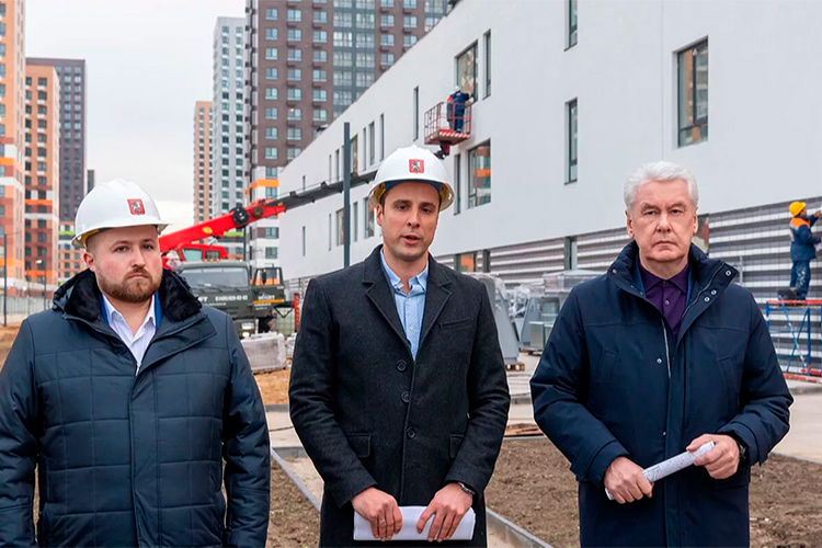 В 2022 году мэр Москвы Сергей Собянин во время посещения строящейся школы в составе ЖК «Люблинский парк» заявил, что власти столицы прекратят сотрудничество с ГК «ПИК», если будут сорваны сроки строительства объектов социальной инфраструктуры