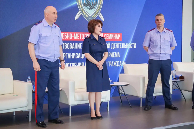 Работу Ахметшина в органах следственного комитета наши собеседники характеризуют в том числе как планомерную подготовку кадров, многие из которых заняли ключевые посты в территориальных управлениях ведомства