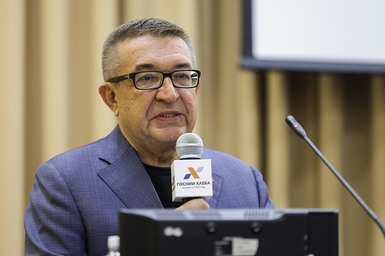 На правах хозяина площадки первое слово для доклада взял глава союза хлебопроизводителей (СХП) РТ Ильдар Никифоров