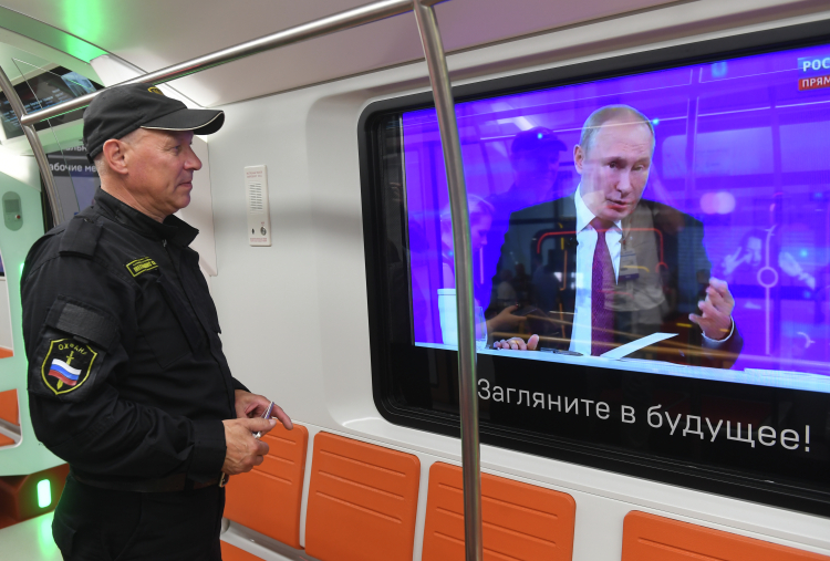 Путин подписал два закона, регулирующих работу частных охранных предприятий и детективов. Они вступят в силу 1 сентября 2026 года и затронут около 3 млн человек, работающих в охранном бизнесе