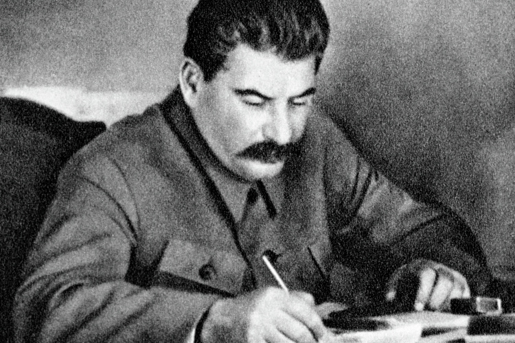 Сталин в 1927 году предотвратил попытку троцкистского переворота, а затем выслал бывшего «пред Реввоенсовета» из Советского Союза