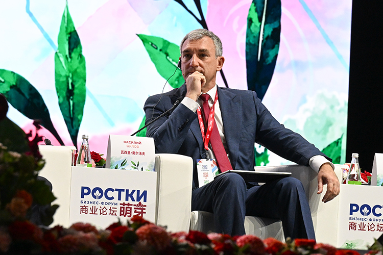 Василий Орлов рассказал, что область делает упор на изучение китайского языка и стремится к тому, чтобы жители знакомились с ним с раннего возраста