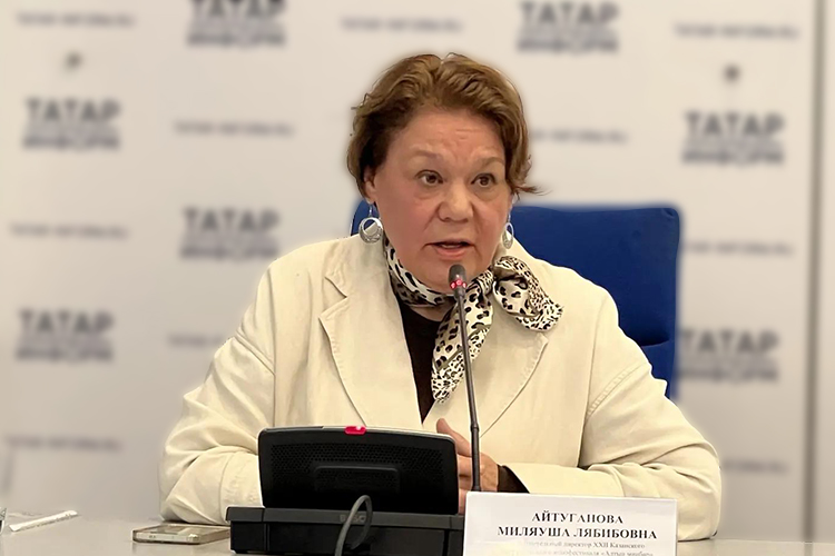 Исполнительный директор «Алтын минбара» Миляуша Айтуганова упрекнула самих журналистов, которые не задают вопросы по-татарски