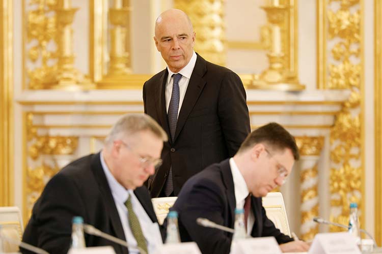 По словам Антона Силуанова, рыночный долг с начала года уже сократился на 60 млрд рублей до 5,2% от собственных доходов. Нет рыночных кредитов у 43 регионов, у 24 регионов они составляют менее 10% от собственных доходов