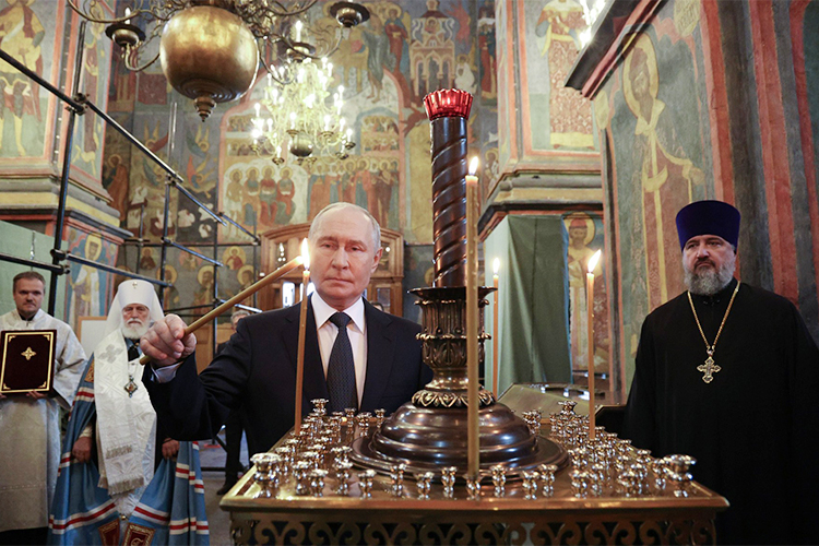 Владимир Путин: «Уникальное, чудесное обретение мощей. Удивительно»