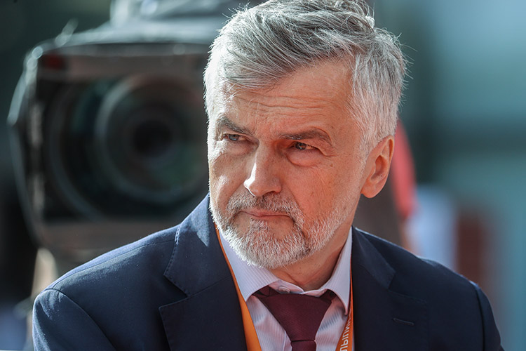 «Проблема не в диагнозе, его и без Клепача обсуждают в банковском секторе. Проблема в том, что он перевел сухую макроэкономику в политическую плоскость, куда системе заходить нельзя даже своим»
