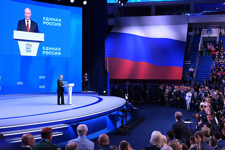 Владимир Путин: «Слышать и уважать каждое мнение, быть честными с людьми, всегда идти навстречу, стараться помочь — это и есть наша работа»