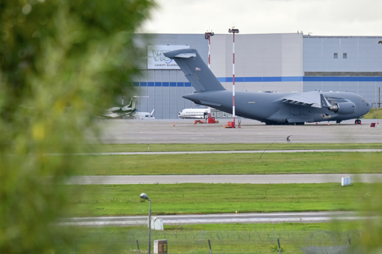 По последним данным сервиса Flightradar, вечером Boeing C-17 Globemaster III покинул Москву