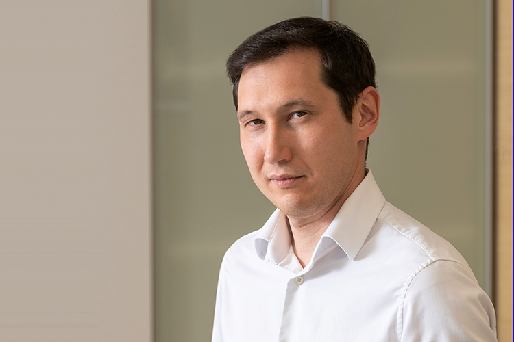 Рафаэль Валеев: «Главное отличие от российского финтеха — частные игроки: их много, они сильны и быстры, а госбанков на рынке совсем немного. Благодаря этому безналичные цифровые сервисы развиваются стремительно: QR-платежи принимают в любом торговом центре и на базаре»